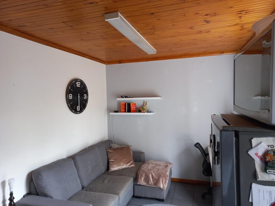 To Let 1 Bedroom Property for Rent in Summerstrand Eastern Cape